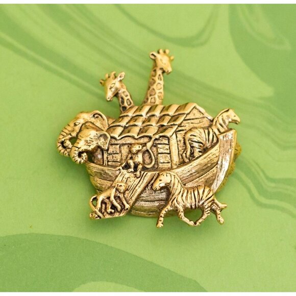 Vintage Gold Tone Art Nouveau Noah's Ark Brooch by Avon - W20 - Picture 1 of 2